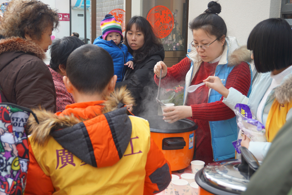 共度佳节合家欢，正月十五闹元宵