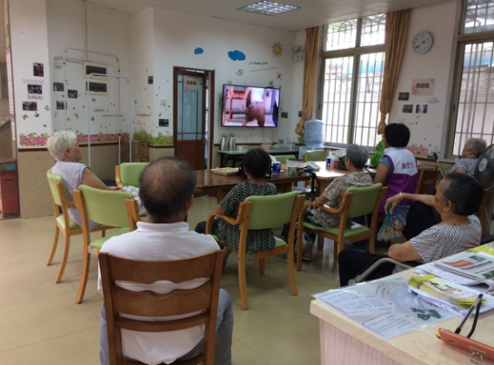 【龙凤街社工站】“回味经典，影片赏析”电影小组