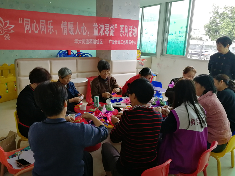 【华大街道社区服务项目】琴湖社区开展第二节长者丝网花小组